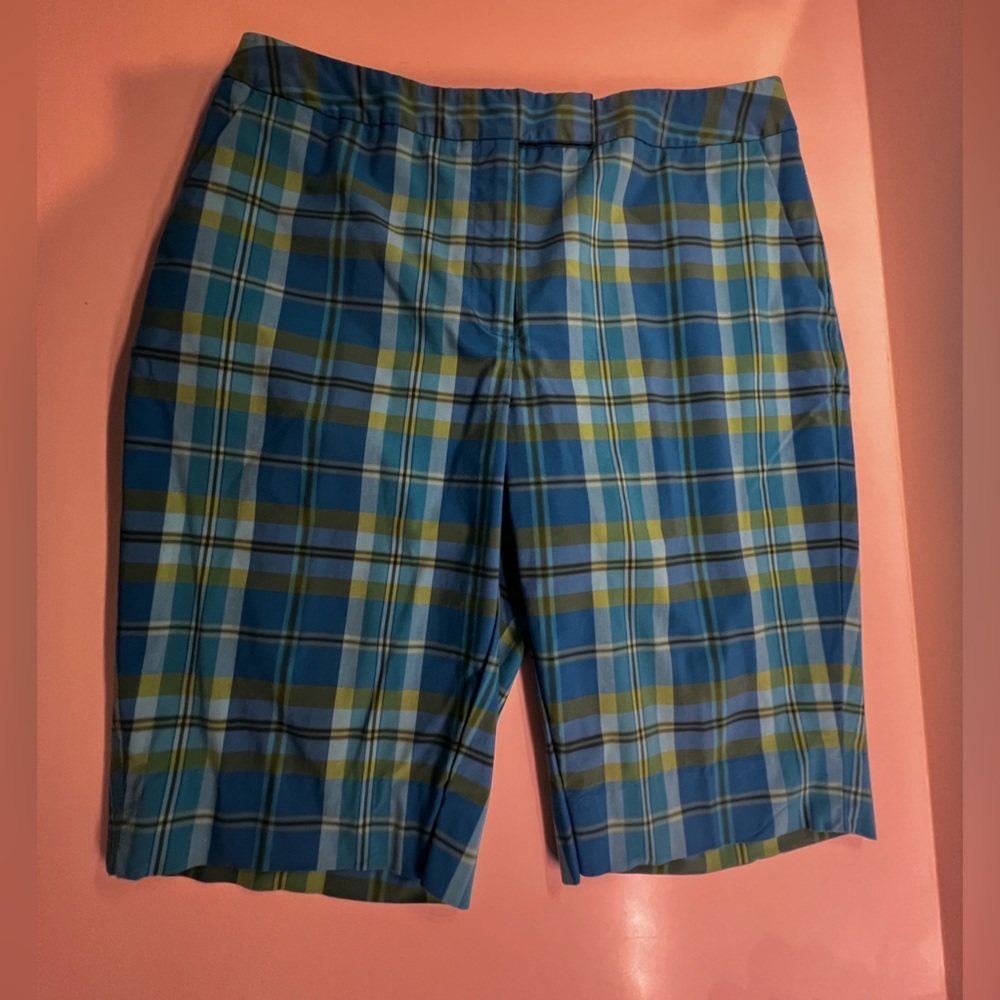 JONES N.Y. SIGNATURE STRETCH BERMUDA LENGTH SHORTS SIZE 8
COTTON/NYLON/SPANDEX